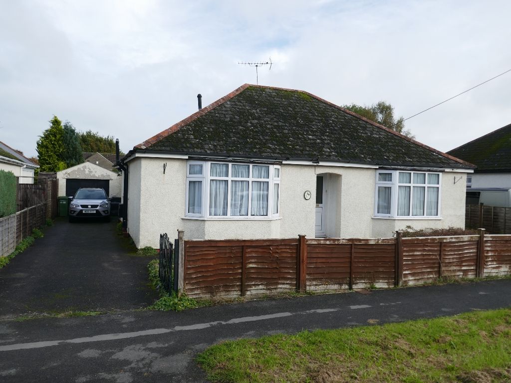 3 bed detached bungalow for sale in Sandhurst Road, Yeovil BA20, £