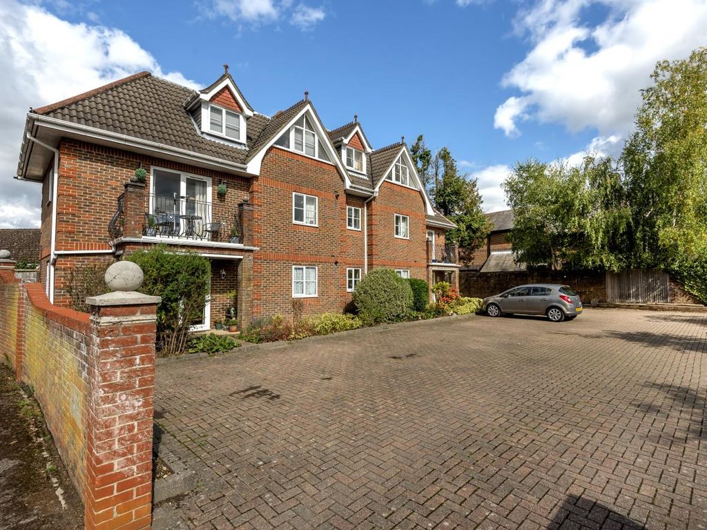 2 bed flat for sale in Winchester Road, Chandler's Ford, Eastleigh SO53