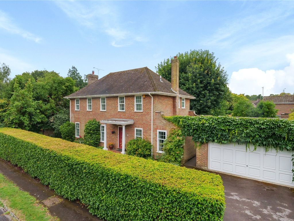 4 bed detached house for sale in Harberton Crescent, Chichester, West