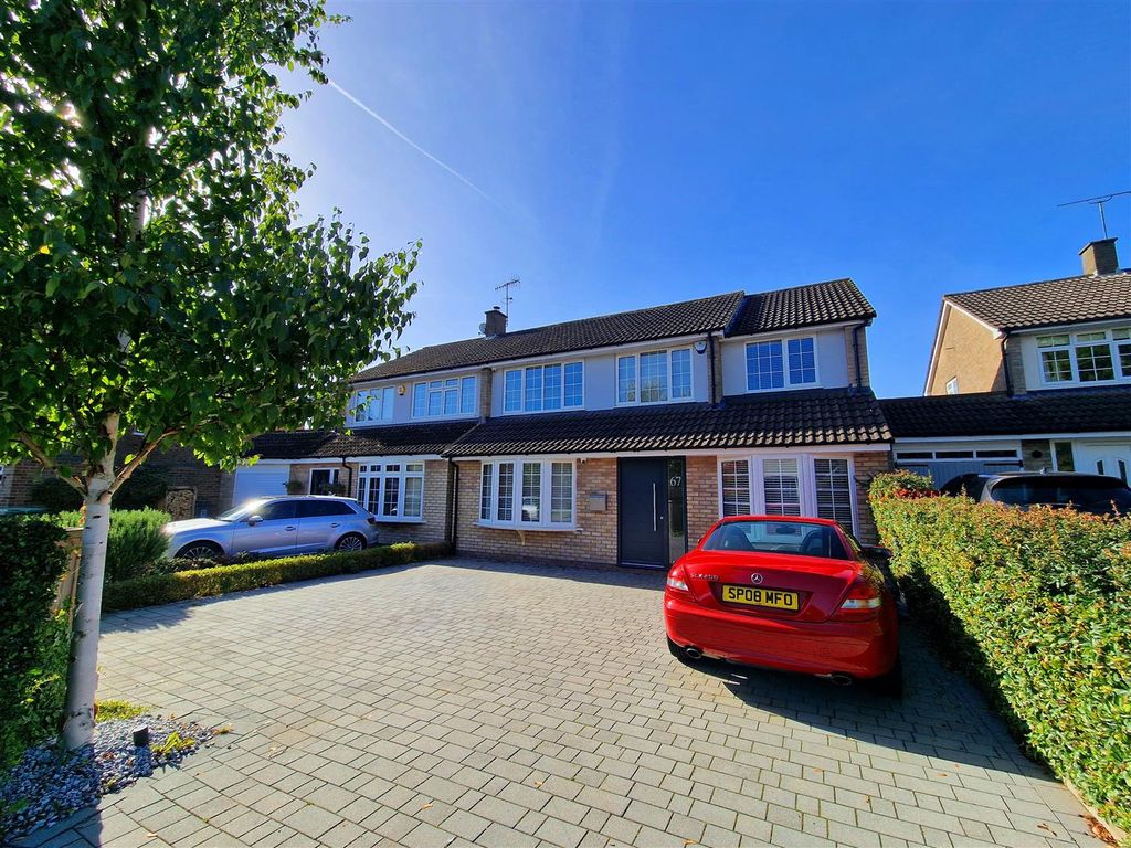 4 bed semidetached house for sale in The Horseshoe, Hemel Hempstead