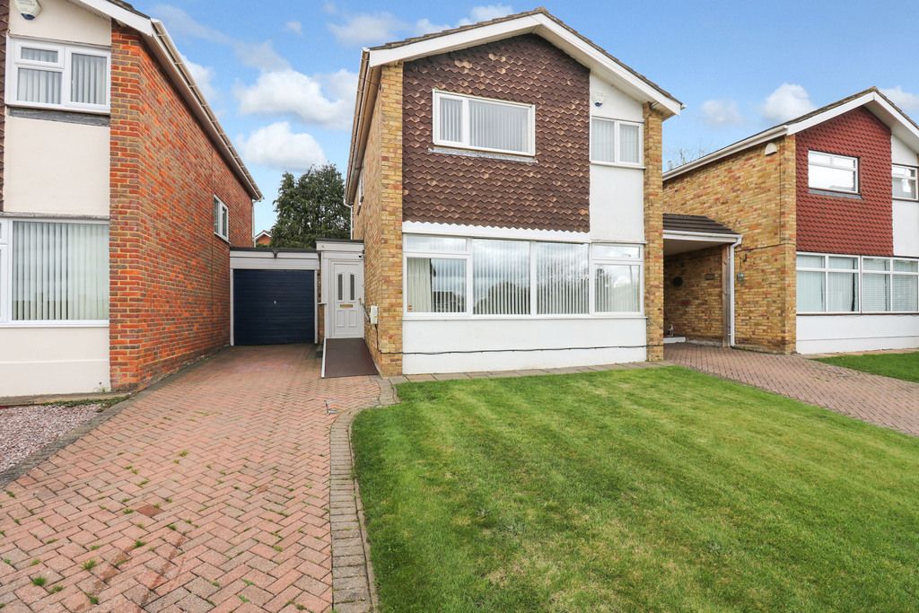 3 bed link detached house for sale in St. Peters Close, Burnham