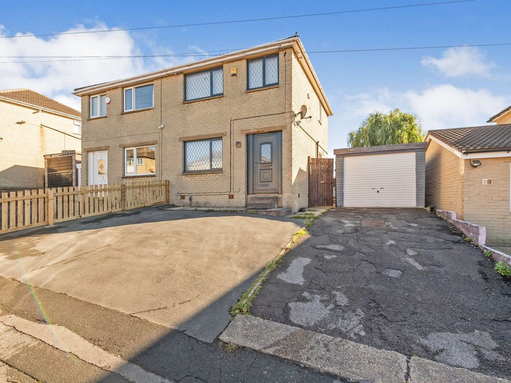 Kirkstone Avenue, Huddersfield HD5