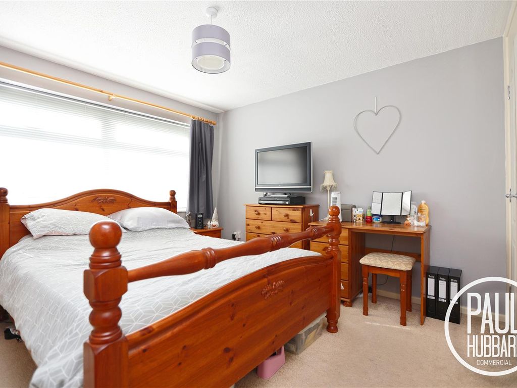 3 bed detached house for sale in Blackberry Way, Oulton Broad NR32, £