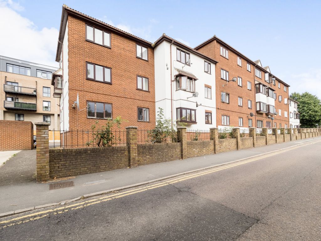 1 bed flat for sale in Ashdown Court, Harts Lane, Barking IG11 Zoopla