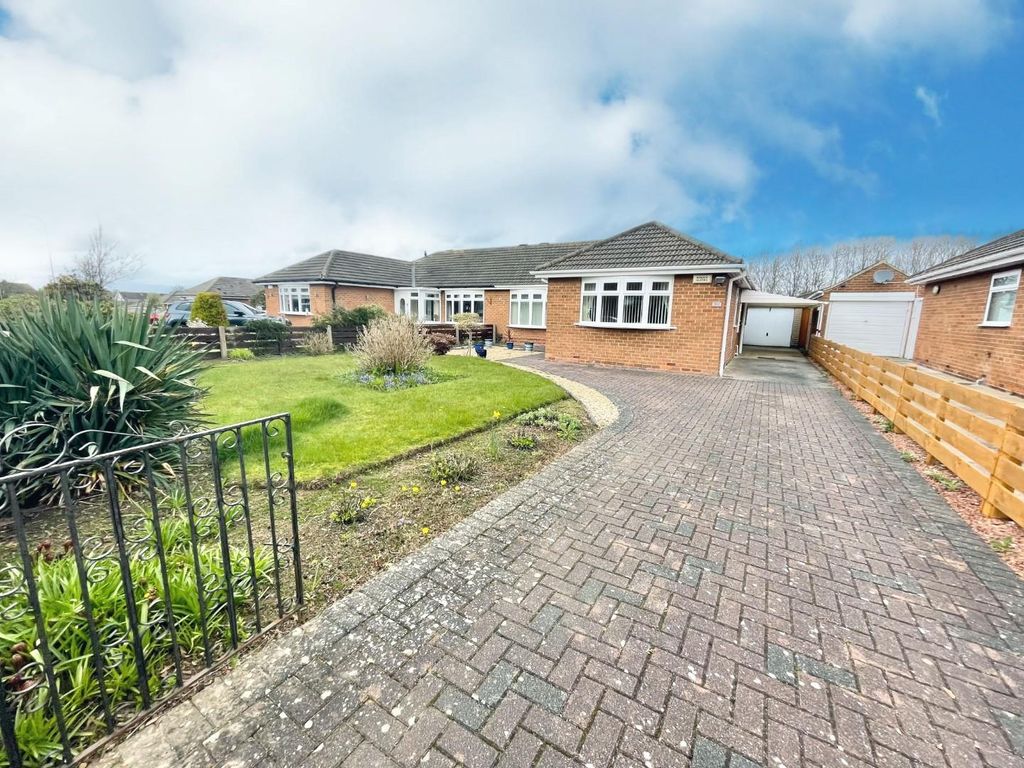 3 bed semidetached bungalow for sale in Albany Road, MartonIn