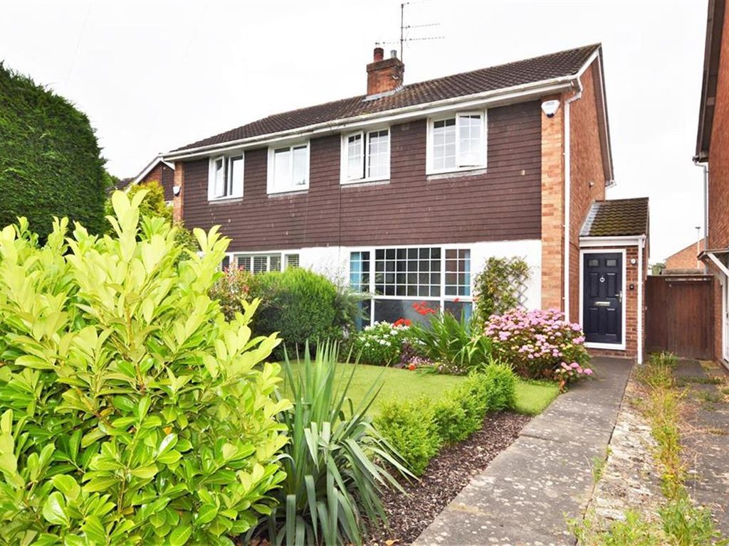 3 bed semidetached house for sale in Caernarvon Road, Cheltenham GL51
