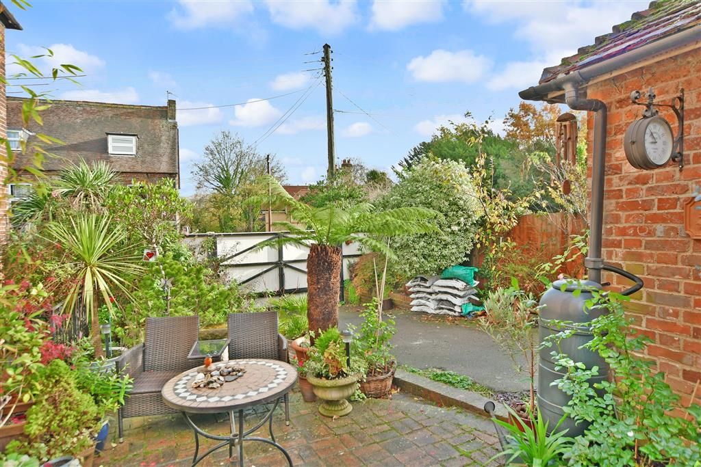 4 bed semidetached house for sale in High Street, Halling, Kent ME2