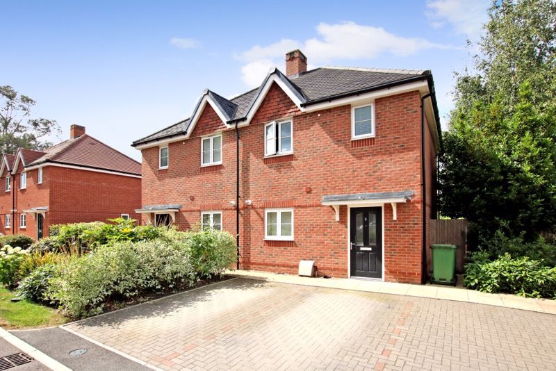 3 bed semidetached house for sale in Hartfield Road, Leatherhead KT22