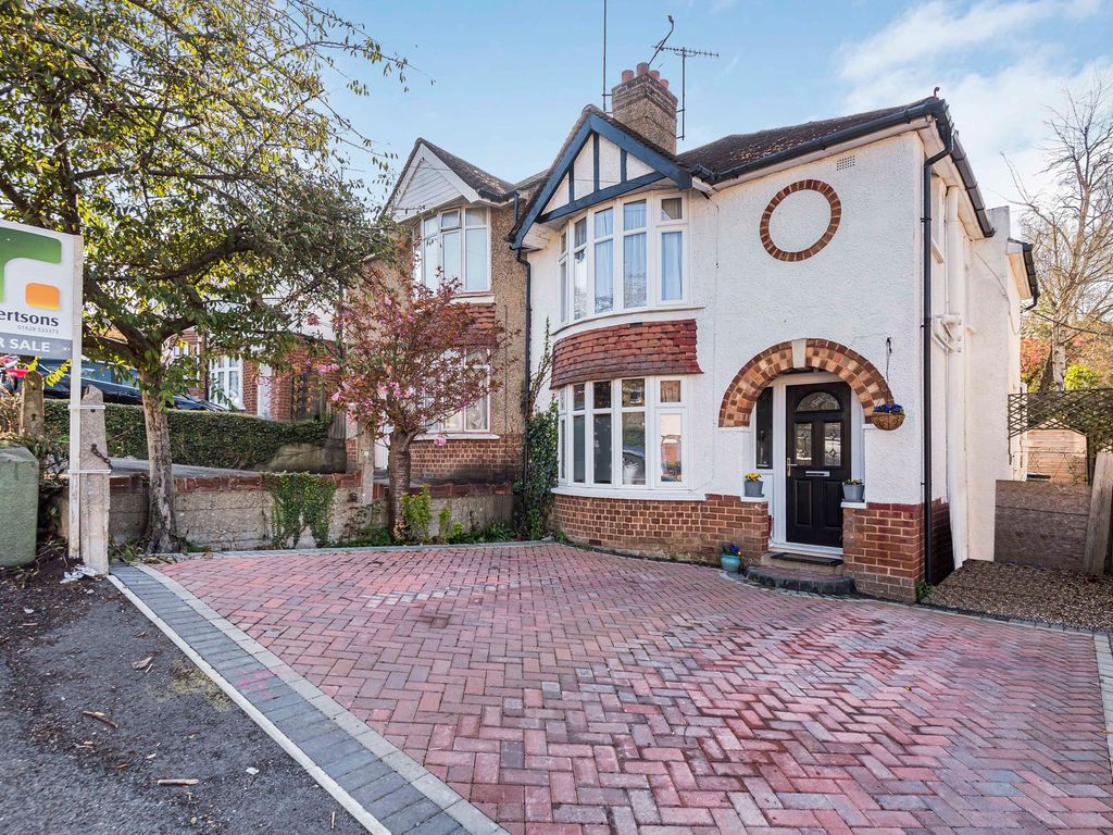 3 bed semidetached house for sale in Hillview Road, High HP13