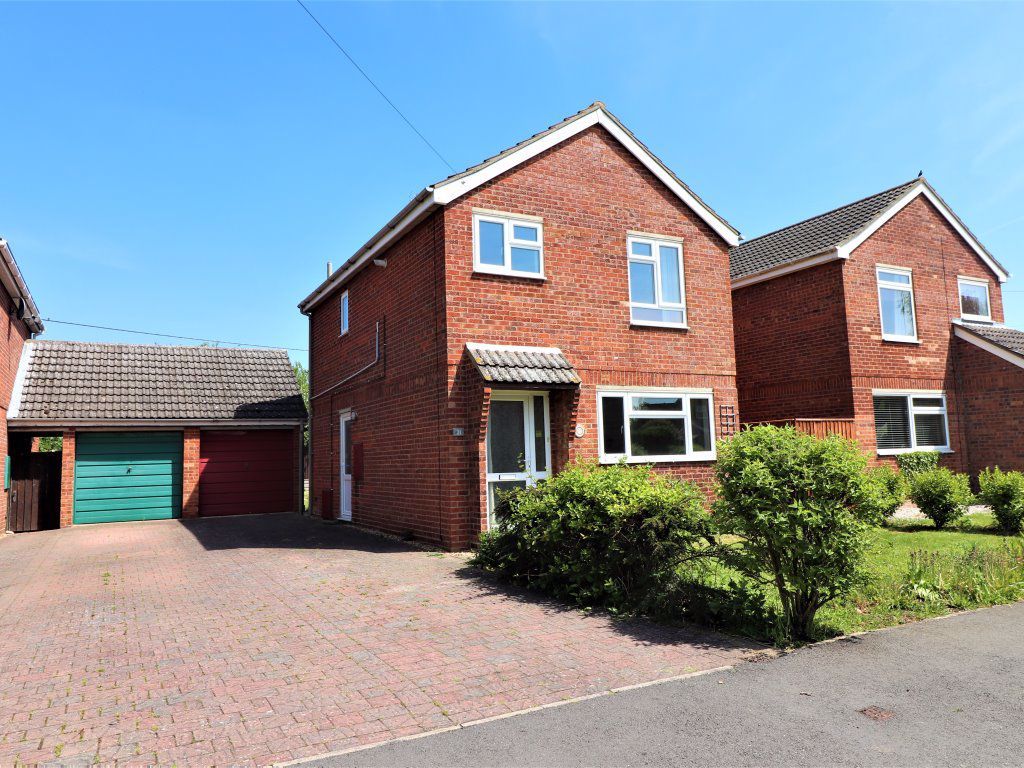 3 bed detached house to rent in Elizabeth Way, Colne, Huntingdon PE28