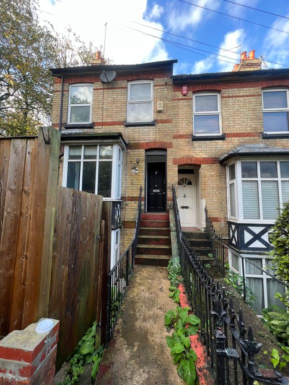 3 bed end terrace house for sale in Gladstone Avenue, Luton LU1, £