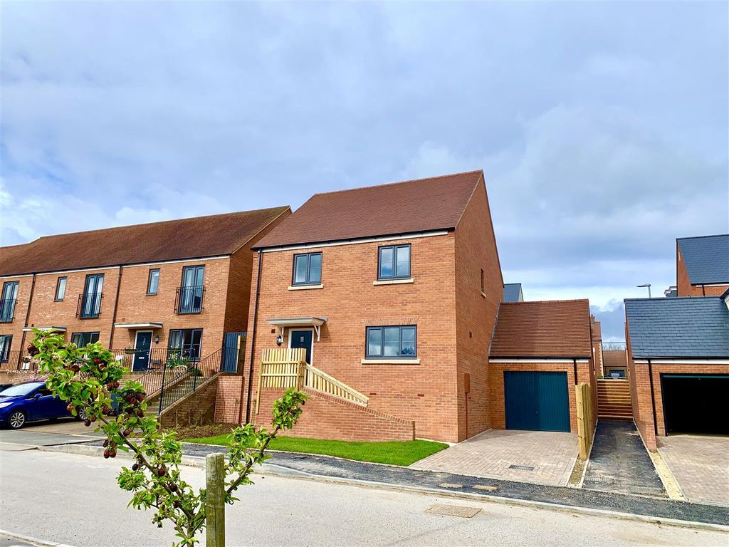 4 bed detached house to rent in Strawberry Fields, Easterton, Devizes