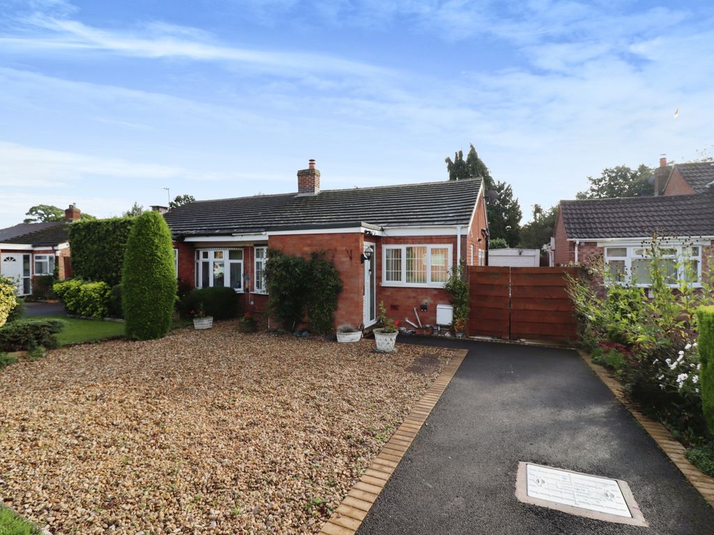 3 bed semidetached house for sale in Beswick Gardens, Bilton, Rugby