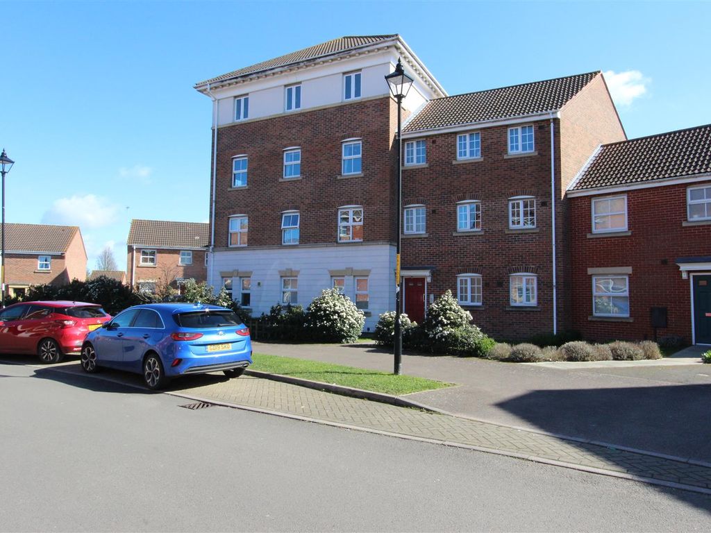 2 bed flat to rent in Amethyst Drive, Sittingbourne ME10, £975 pcm Zoopla