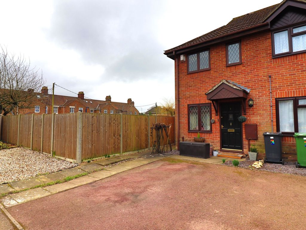 2 bed end terrace house for sale in Margaret Reeve Close, Wymondham