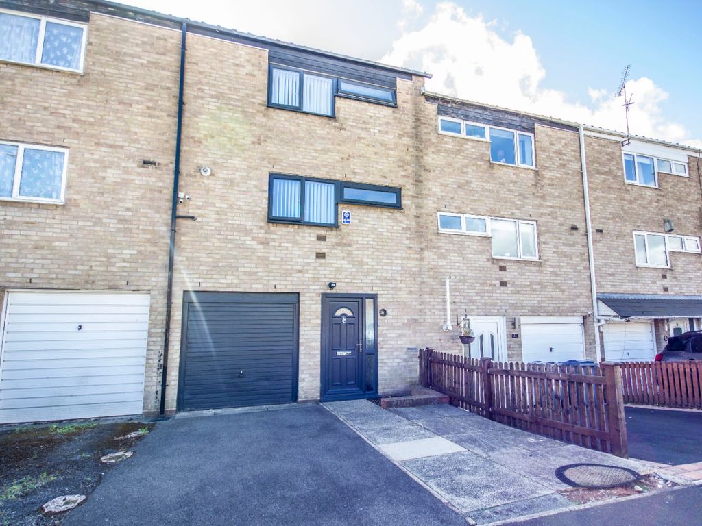 3 bed town house for sale in County Close, Woodgate, Birmingham B32