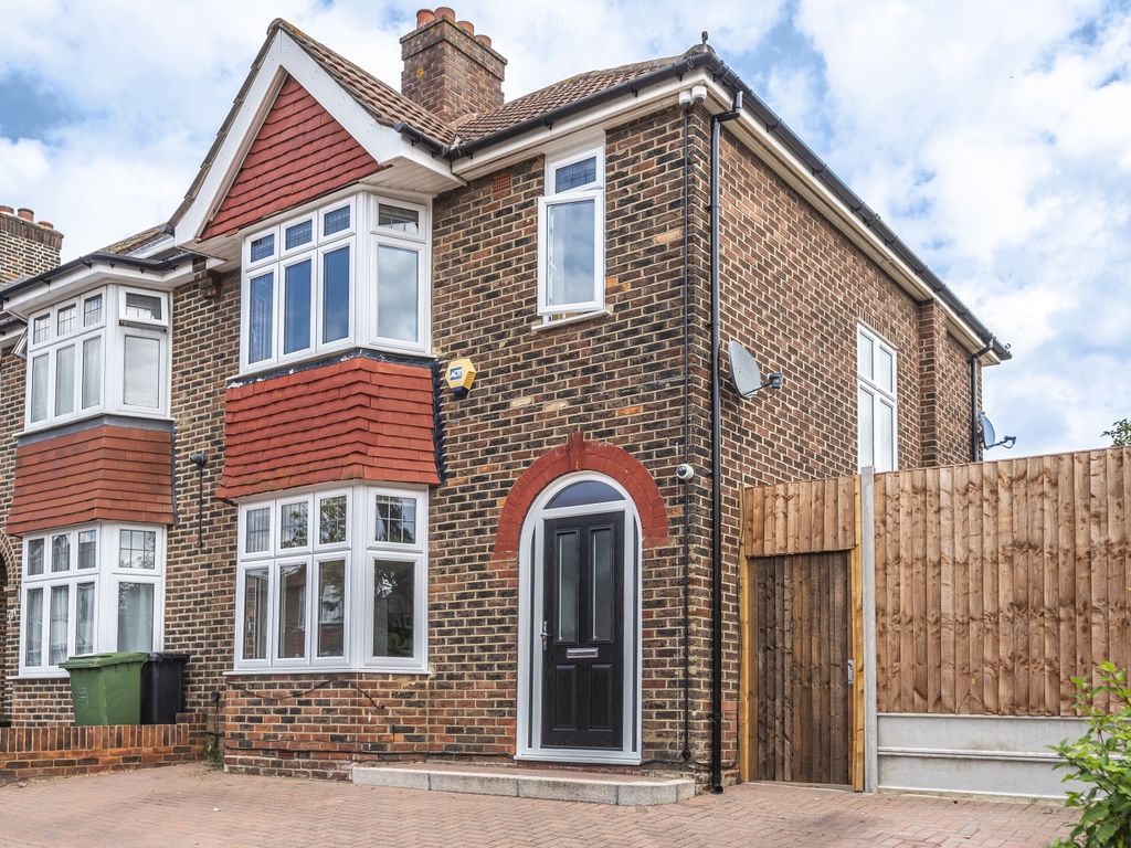 3 bed end terrace house for sale in South Park Crescent, London SE6