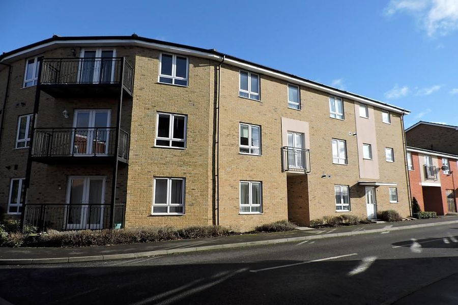 2 bed flat to rent in The Roperies, High HP13 Zoopla