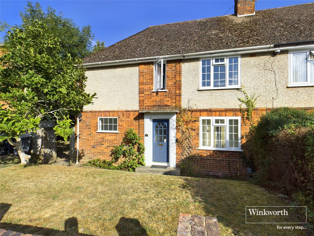 2 bed to rent in Knights Way, Emmer Green, Reading