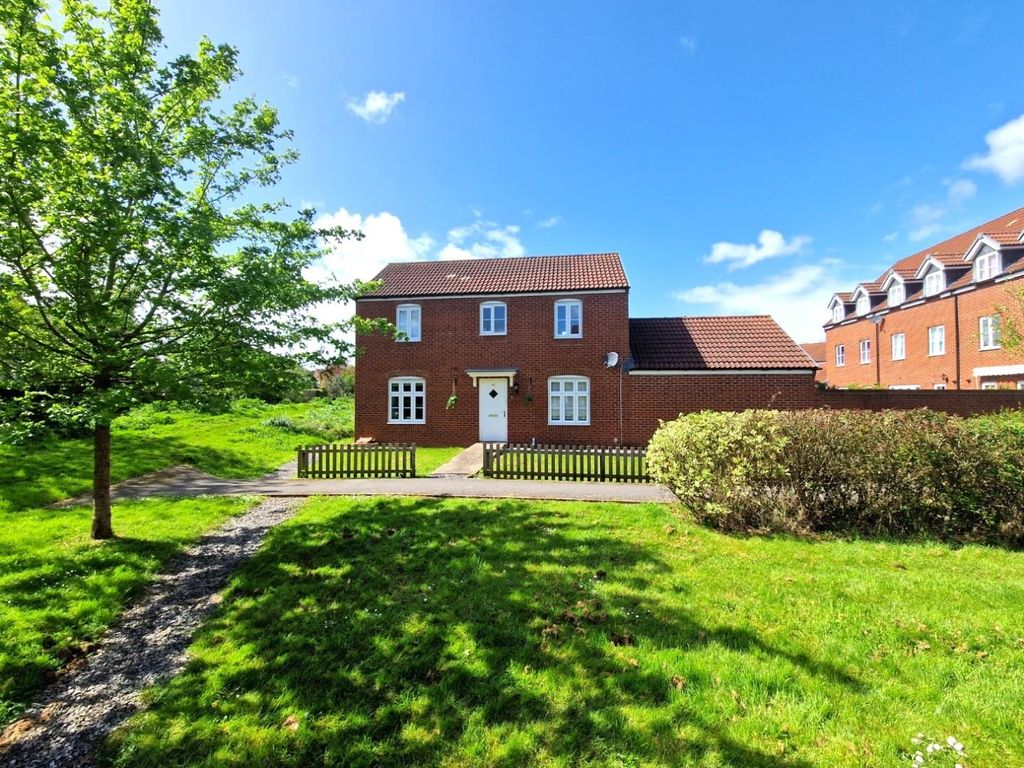 3 bed detached house for sale in Sharpham Road, Glastonbury BA6, £