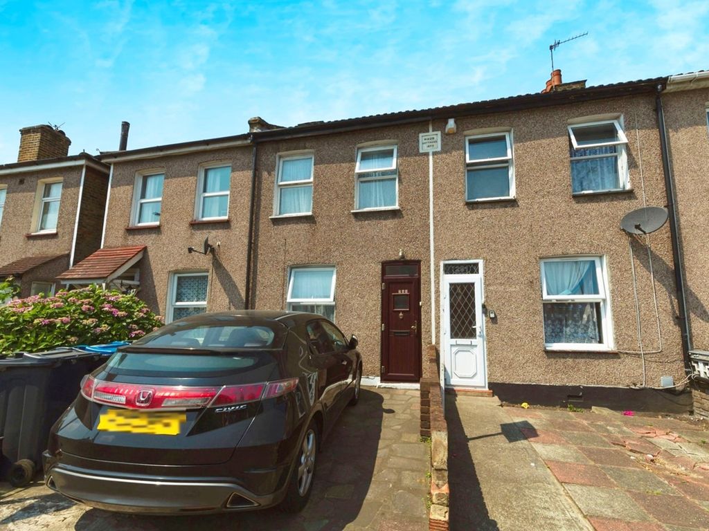 2 bed terraced house for sale in Whitehorse Road, Croydon CR0, £350,000