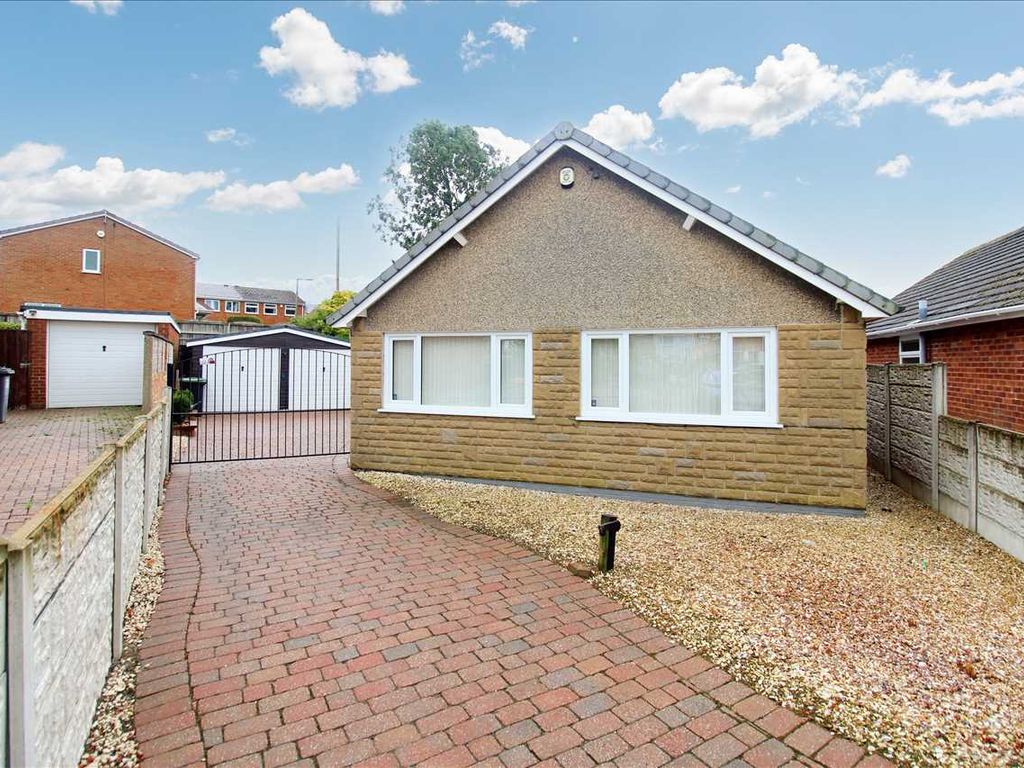 3 bed detached bungalow for sale in St Johns Close, Brinsley
