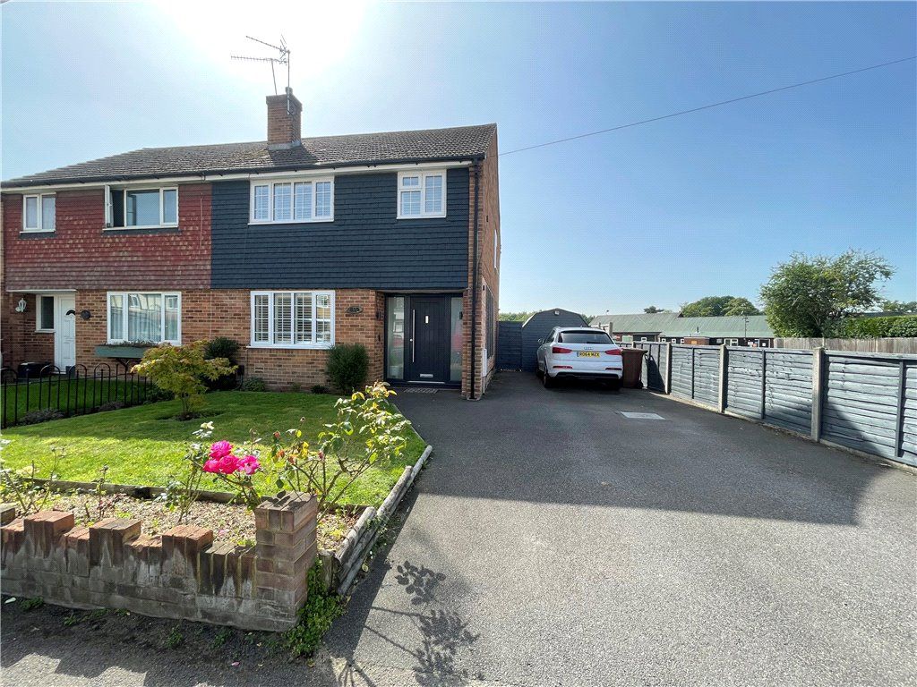 3 bed semidetached house for sale in Weybourne Road, Aldershot