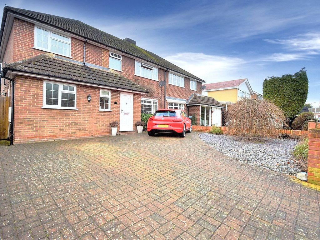 4 bed semidetached house for sale in Brill Close, Maidenhead