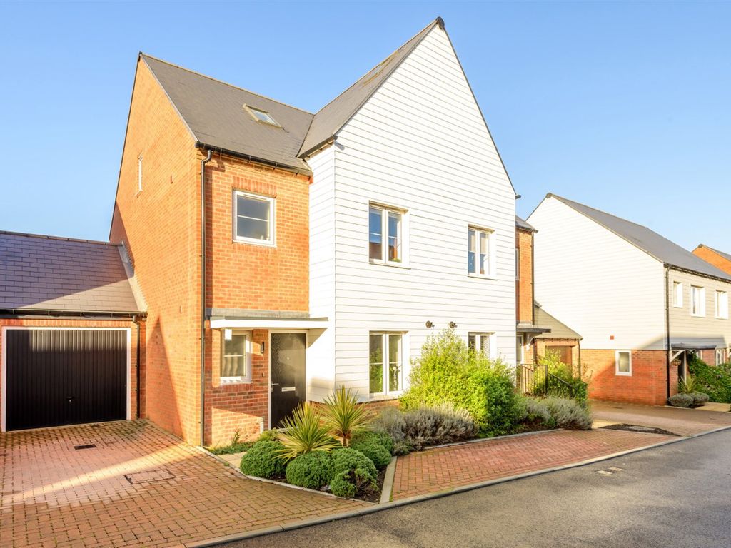 3 bed semidetached house for sale in Tern Avenue, Horsham RH12 Zoopla