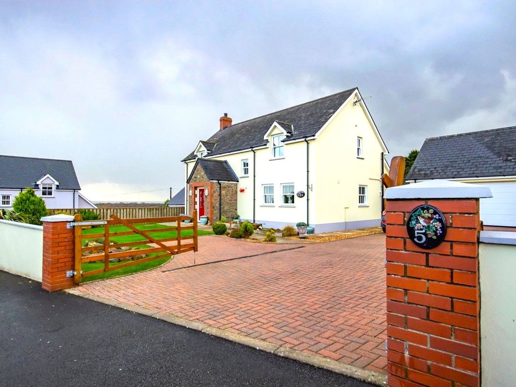 3 bed detached house for sale in Temple View, Templeton SA67, £500,000