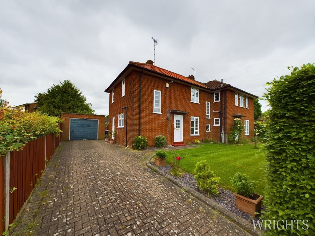 3 bed semidetached house for sale in Upperfield Road, Welwyn Garden