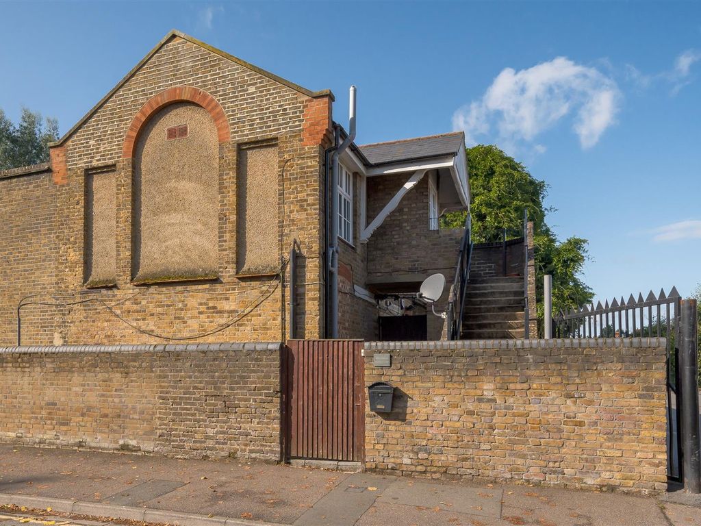 2 bed flat for sale in Dickinson Lodge, Dickinson Square, Croxley Green, Rickmansworth WD3, £