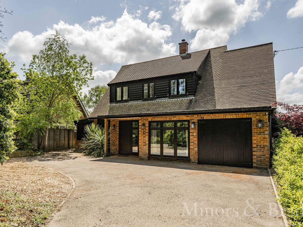 3 bed property for sale in Broad Lane, Great Plumstead, Norwich NR13