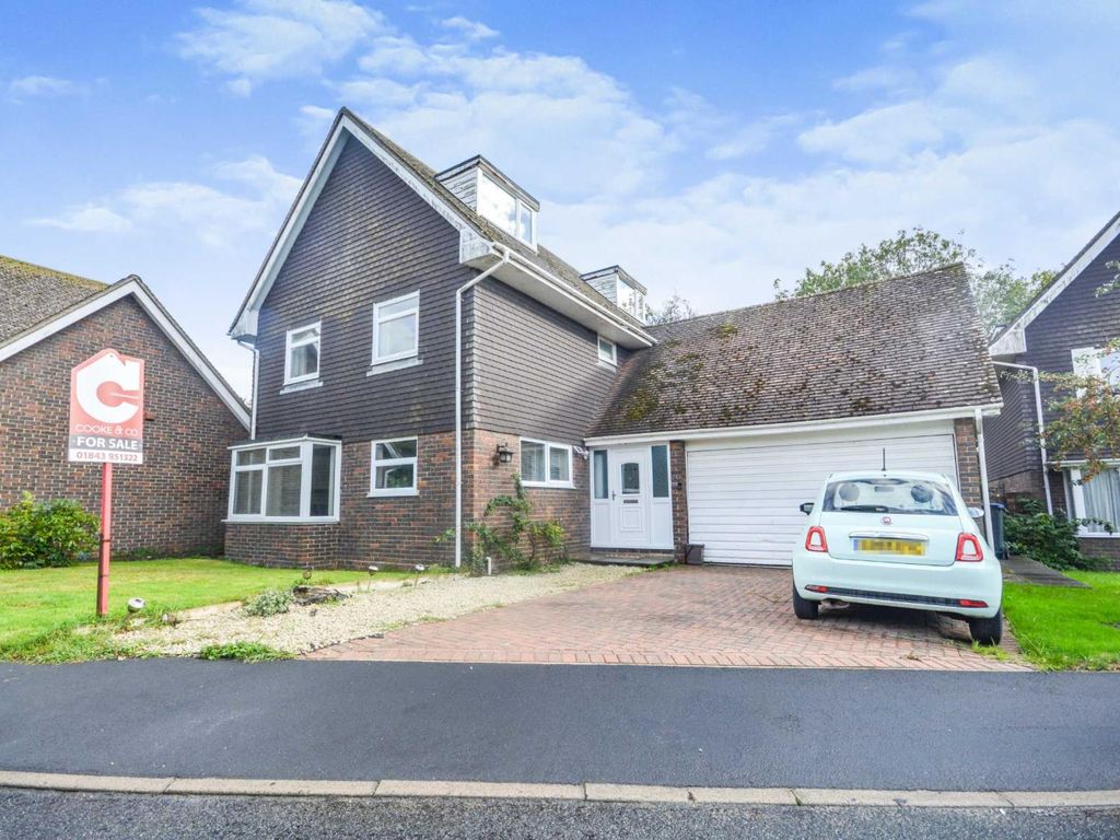 5 bed detached house for sale in Beech Grove, Cliffsend, Ramsgate, Kent
