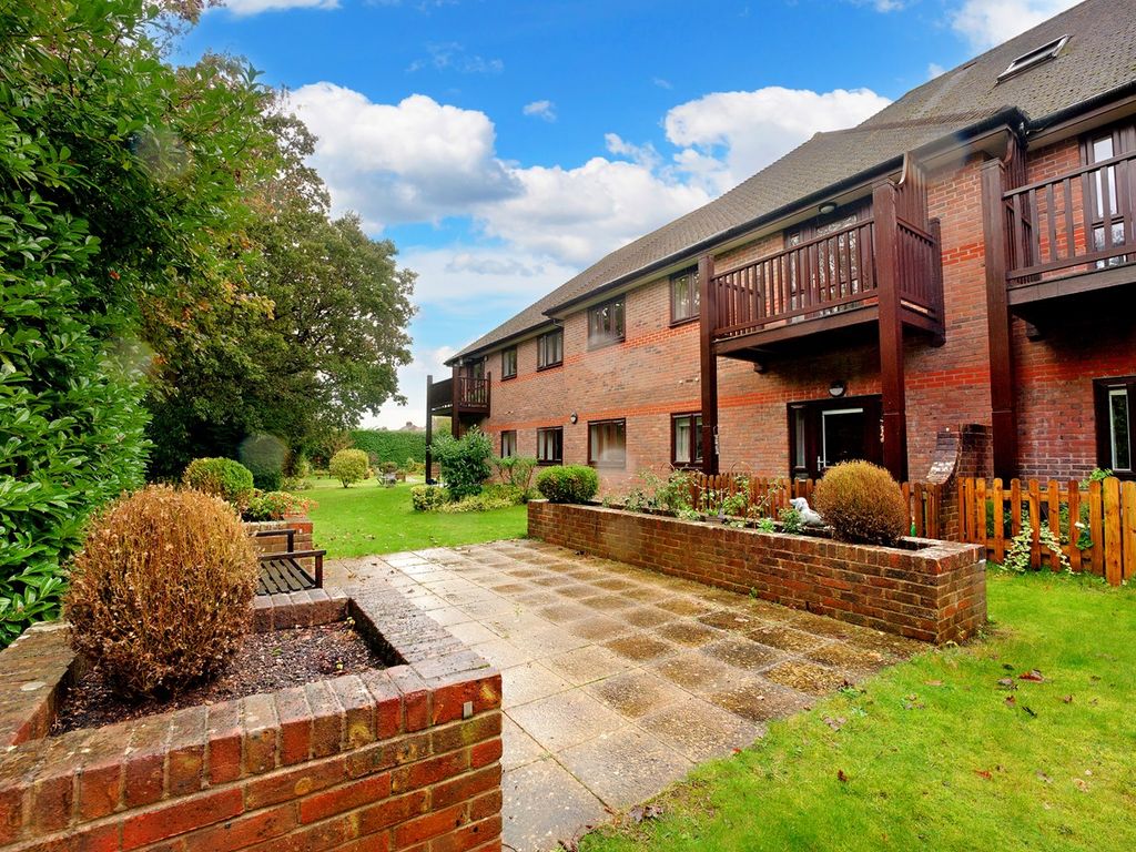 2 bed property for sale in London Road, East Grinstead RH19, £150,000