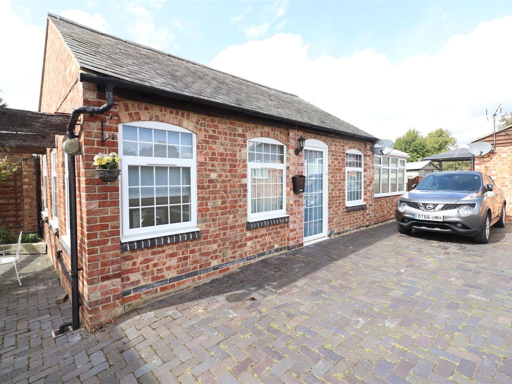 1 bed detached bungalow for sale in Harborough Road, Rushden NN10, £