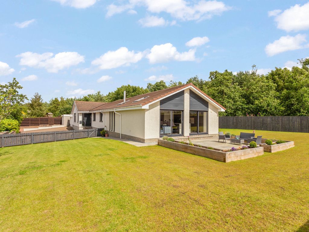 5 bed detached bungalow for sale in 6 Murieston Court, Livingston EH54, £460,000 Zoopla