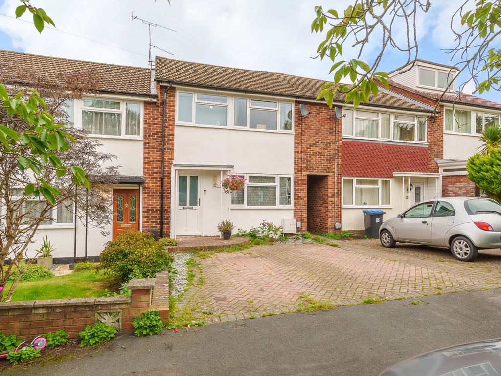 3 bed terraced house for sale in Southwood Avenue, Knaphill, Woking