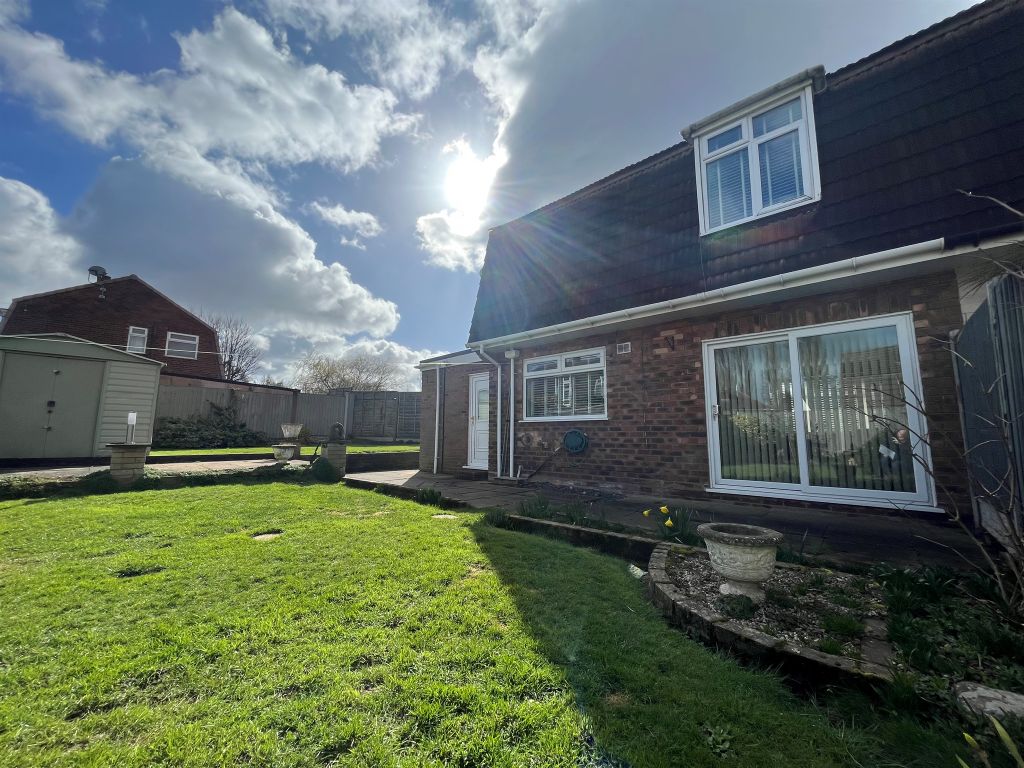 3 bed semidetached house for sale in Mansard Close, Wednesfield