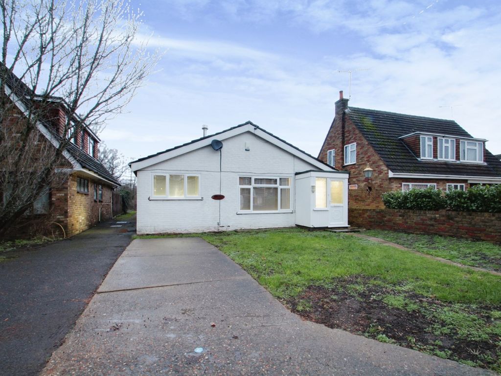 4 bed bungalow to rent in Hardings Row, Iver SL0 Zoopla