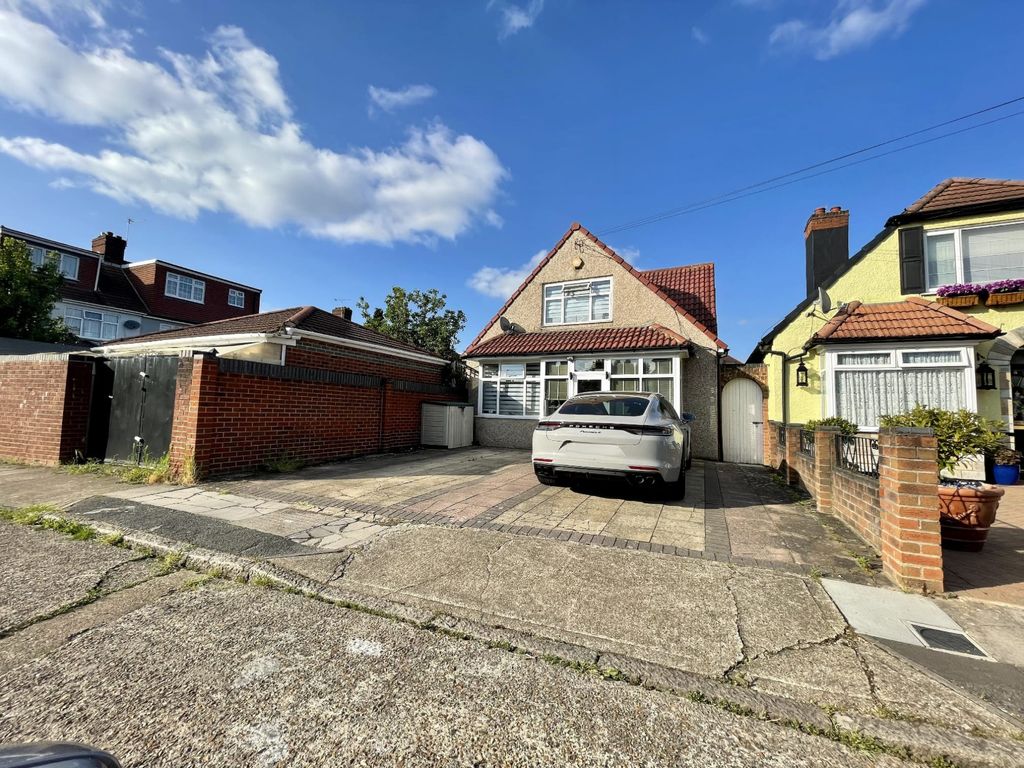 4 bed detached house for sale in Hamilton Crescent, Hounslow TW3 Zoopla