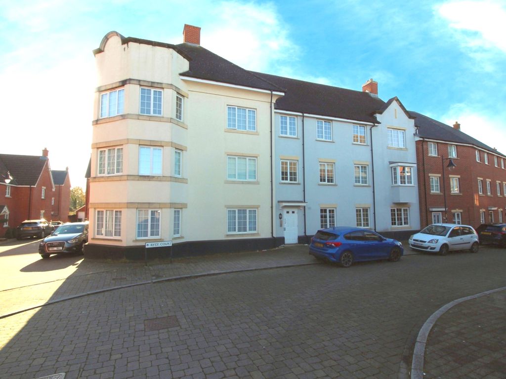 2 bed flat to rent in Rysy Court, Haydon End, Swindon SN25, £925 pcm