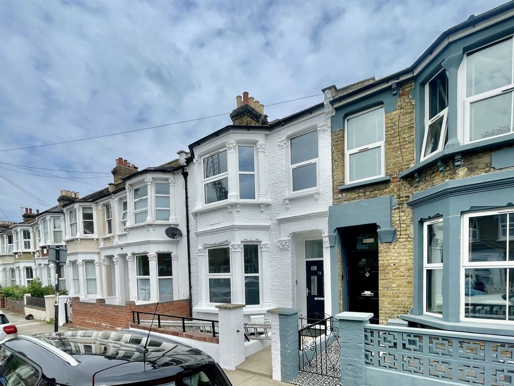 3 bed property to rent in Graveney Road, Tooting SW17 Zoopla
