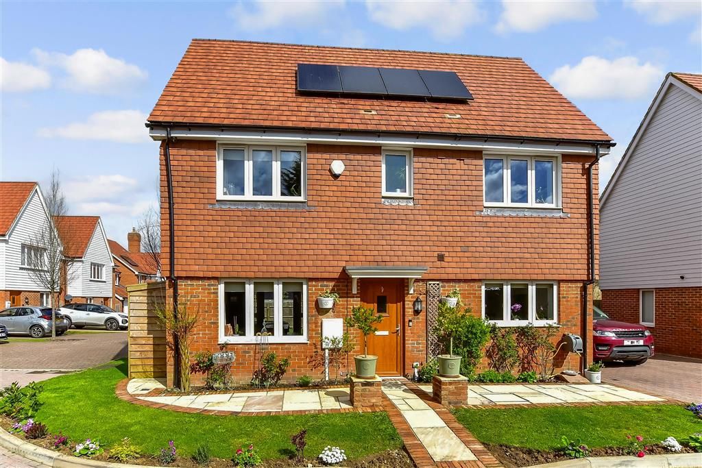 4 bed detached house for sale in Maids Close, Biddenden, Ashford, Kent