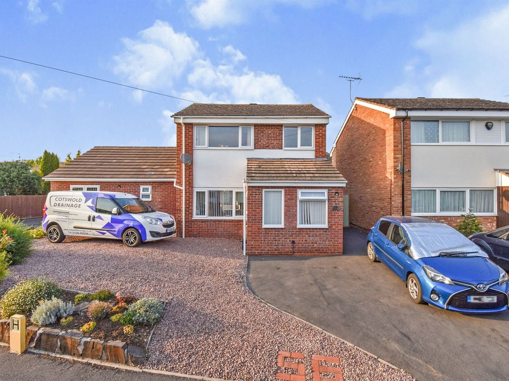 4 bed detached house for sale in Gardens Walk, UptonUponSevern