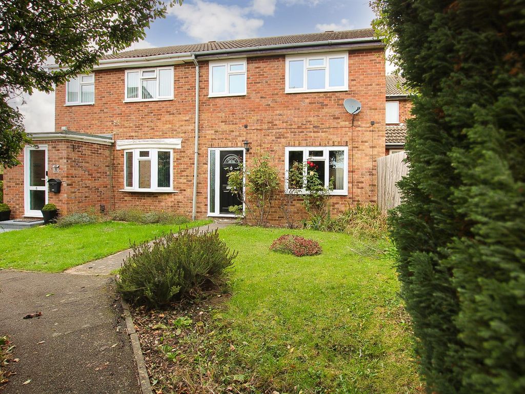 3 bed terraced house for sale in Wotton Path, Aylesbury HP21 Zoopla