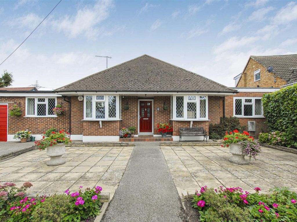 4 bed detached bungalow for sale in The Meads, Bricket Wood, St. Albans