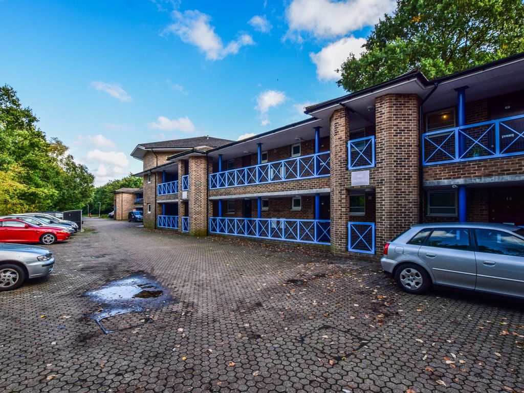 1 bed flat to rent in Dalewood Gardens, Crawley RH10 Zoopla
