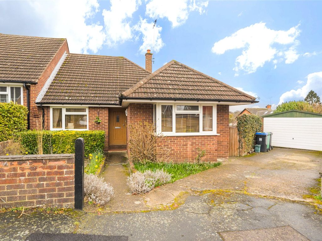 3 bed bungalow for sale in Mayhurst Close, Woking GU22 Zoopla