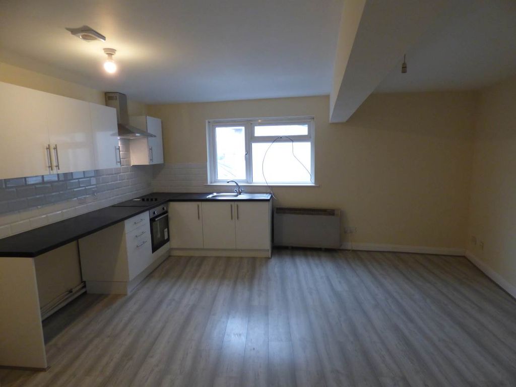 2 bed flat to rent in Lammas Street, Carmarthen, Carmarthenshire SA31